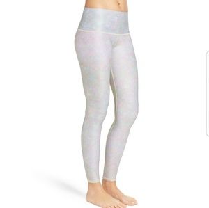 Teeki White Snake Opal